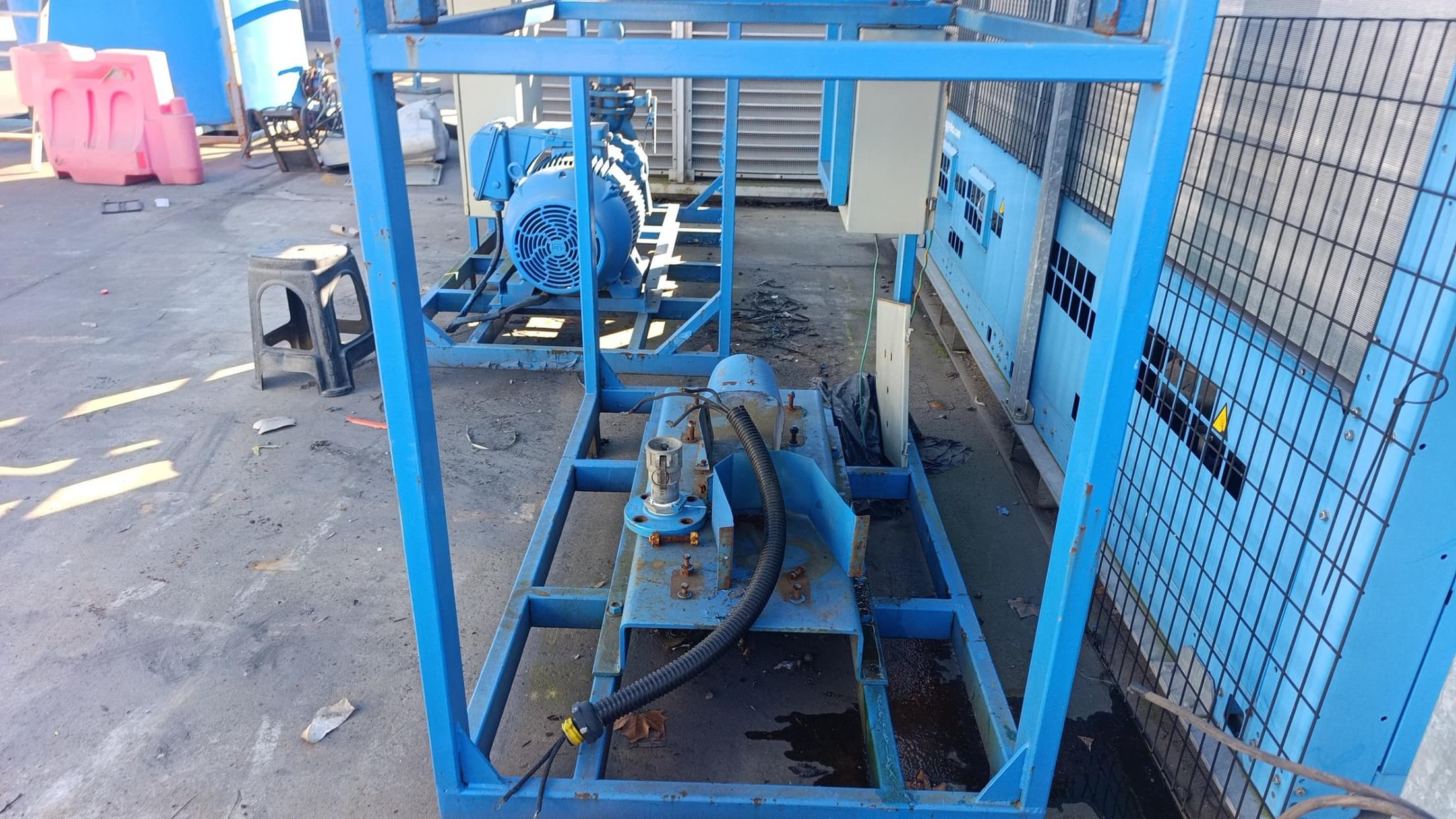 Extructura para Bomba, Cantidad: 2 unidades, Condición: desarmado con faltantes. LOC: Don Torcuato, provincia de Buenos Aires