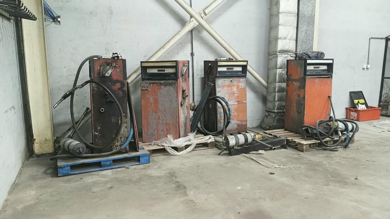 Surtidor de combustible, Cantidad: 4 unidades, Condición: rezago. LOC: Ciudad Autónoma de Buenos Aires
