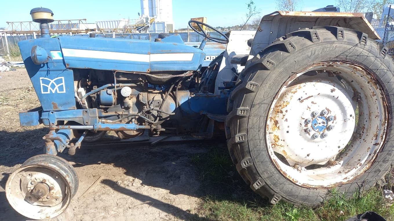 Tractor Ford 4600, Cantidad: 1 unidad, Condición: usado, con posibles faltantes. LOC: Escobar, provincia de Buenos Aires