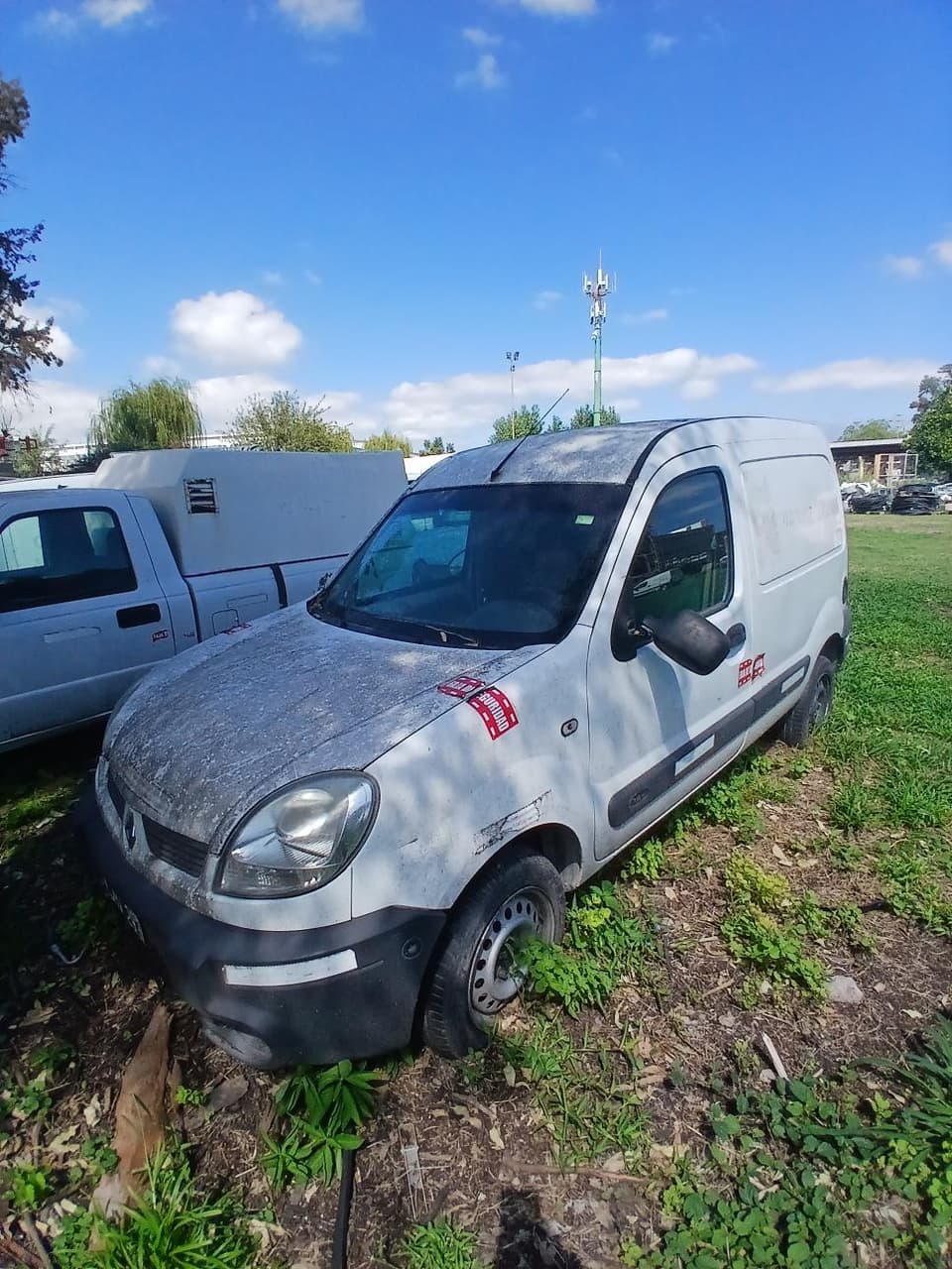 RENAULT FURGON  KANGOO CONFORT 1.6 CD AA DA SVT1PL(600K), Año 2011. DOM: JRV293. Ubicación: Salta, provincia de Salta