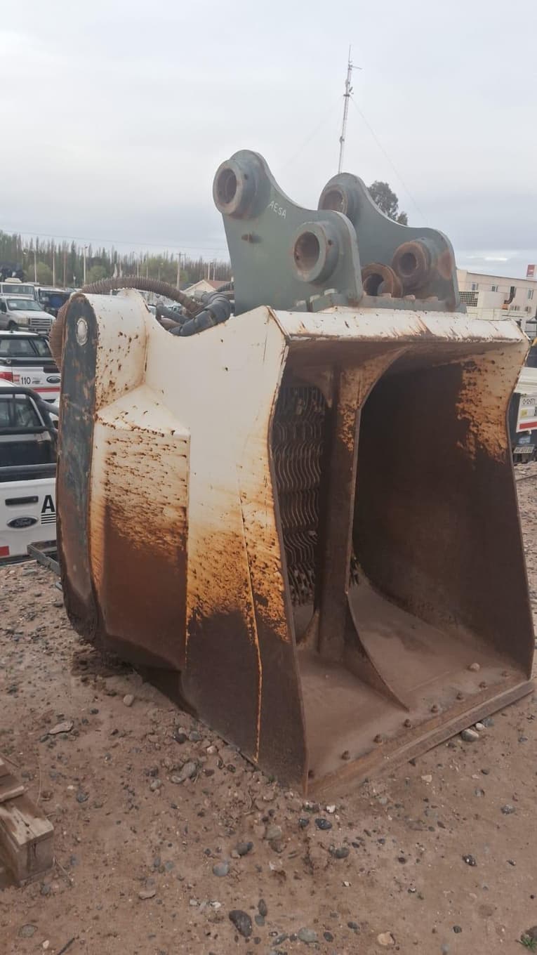 Balde Triturador, Cantidad: 1 unidad, Condición: usado. LOC: Centenario, provincia de Neuquén