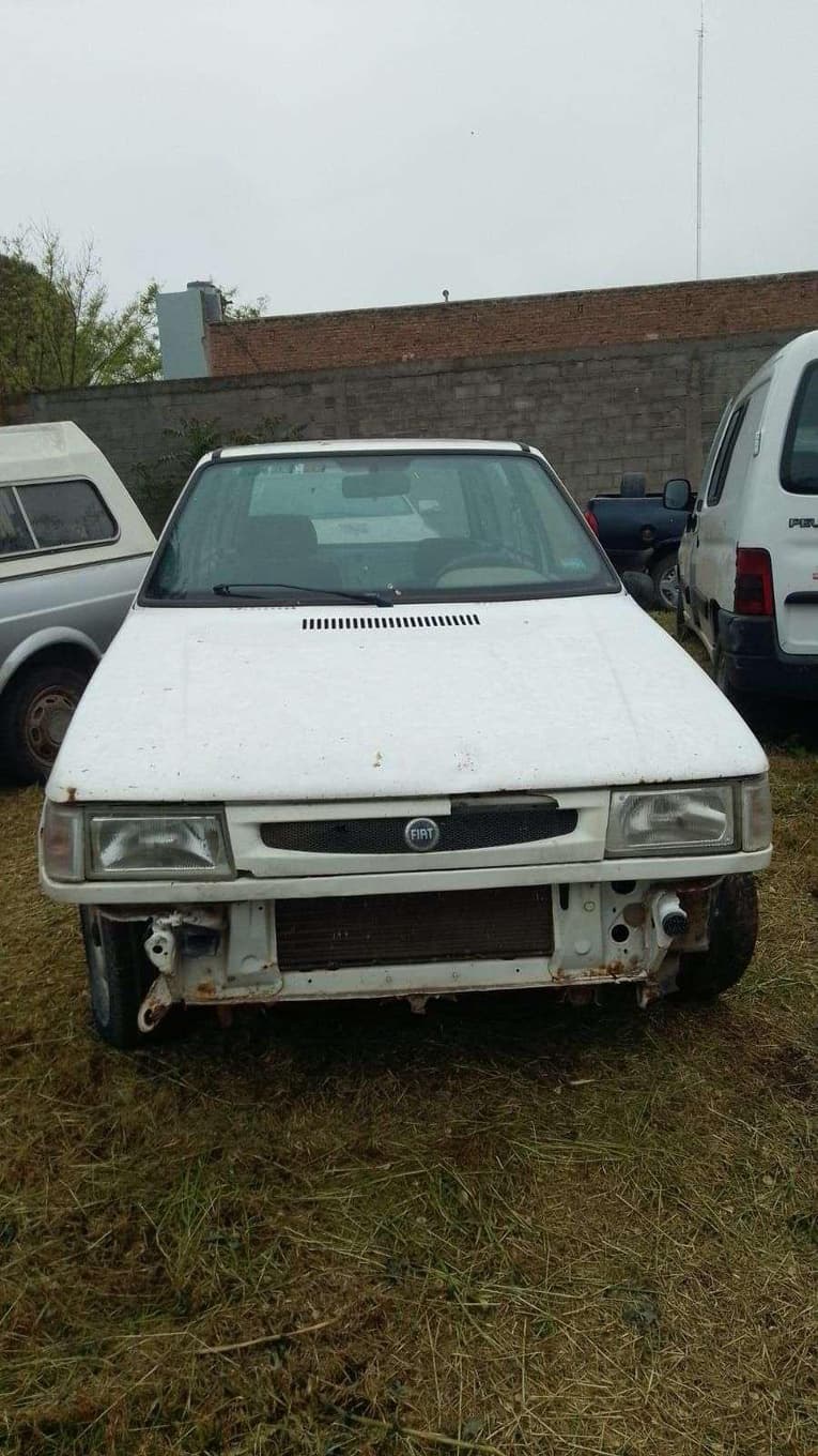 Fiat Sedan 2 puertas Uno S 1.4 Inyeccion 3P, Año 2000. DOM: DFZ641. Ubicación: Médanos, provincia de Buenos Aires