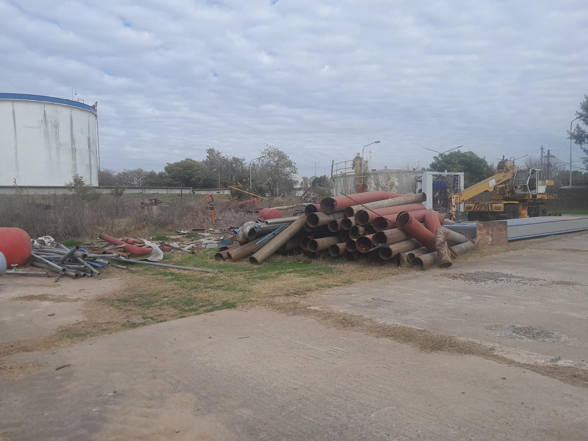 Chatarra ferrosa, Cantidad: 250 toneladas aprox, Condición: rezago. LOC: San Lorenzo, provincia de Santa Fe