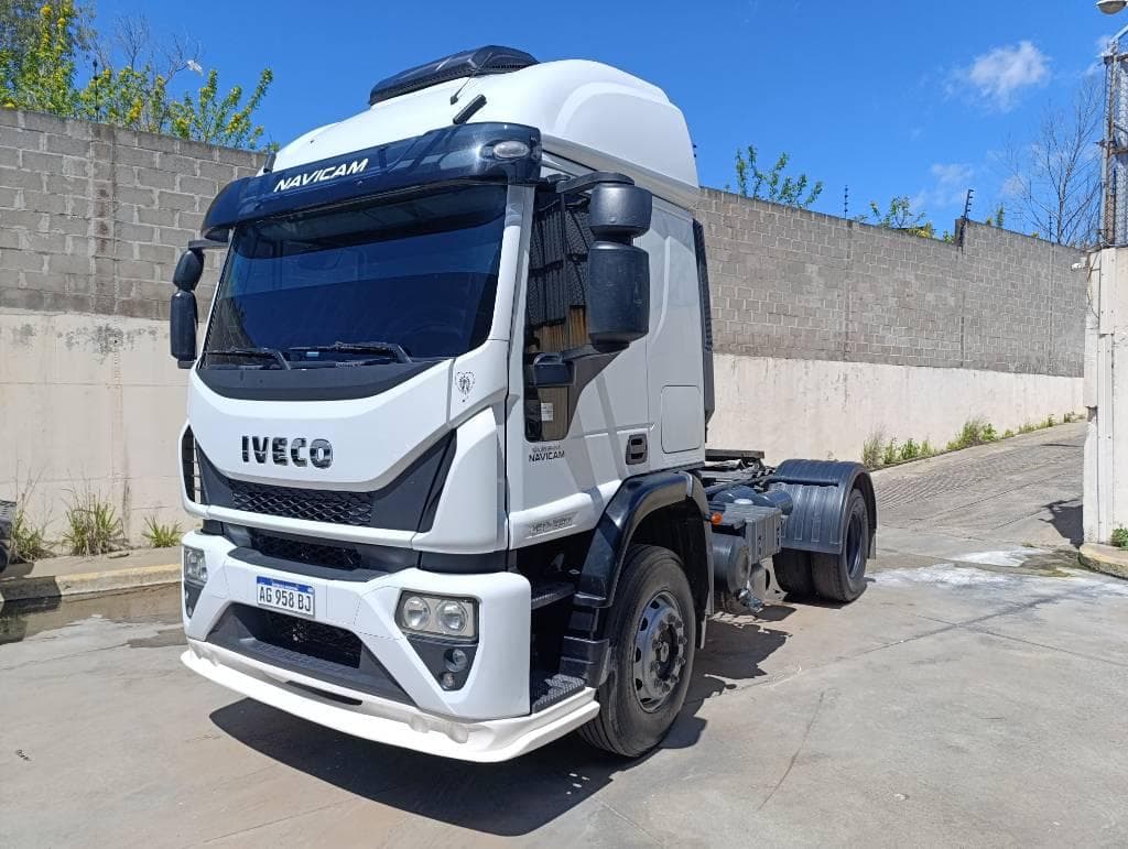 IVECO TRACTOR C/ CABINA 450 C33 T, Año 2024. DOM: AG958BJ. Ubicación: Playa San Fernando, provincia de Buenos Aires