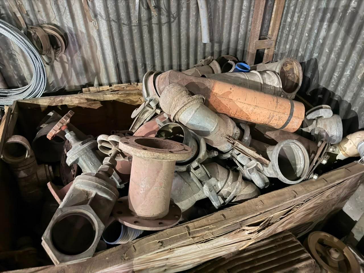 REZAGOS EQUIPAMIENTO DE RIEGO Salidas de bombas con acoples, Cantidad: 1 unidad, Condición: usado, con posibles faltantes. LOC: SALTO, provincia de Buenos Aires