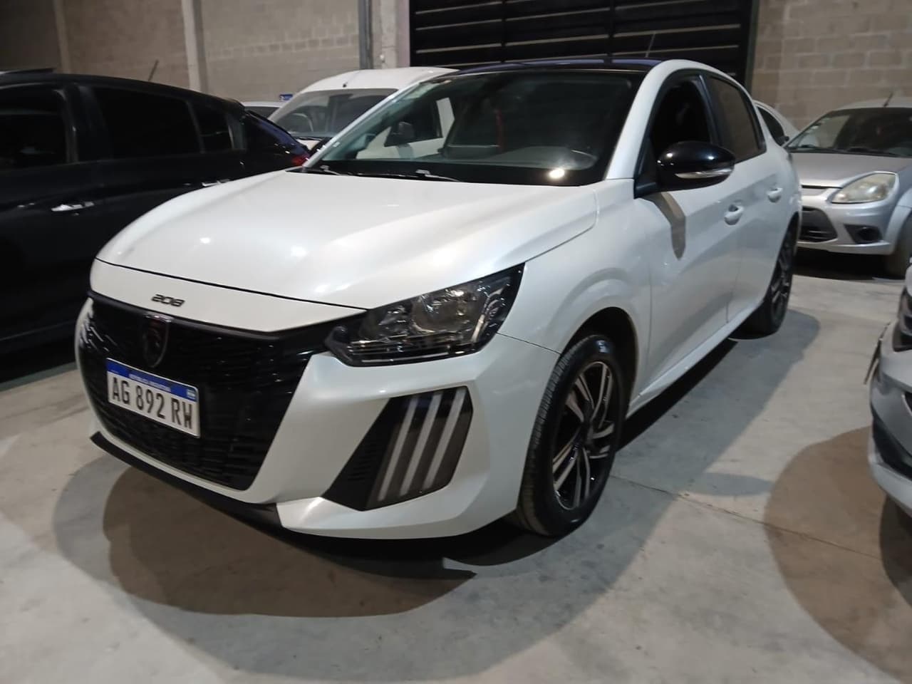 PEUGEOT  SEDAN 5 PUERTAS  208 ALLURE PK AM25, Año 2024. DOM: AG892RW. Ubicación: San Miguel de Tucumán, provincia de Tucumán
