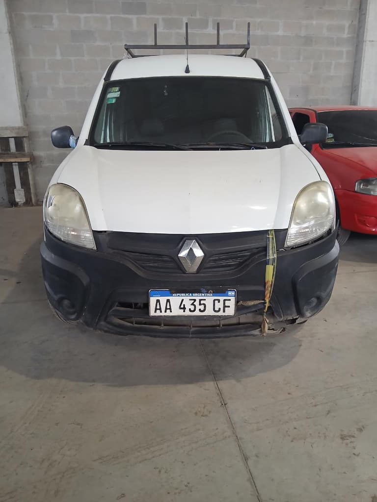RENAULT  FURGON  KANGOO PH3 CONFORT 1.6 1P, Año 2016. DOM: AA435CF. Ubicación: San Miguel de Tucumán, provincia de Tucumán