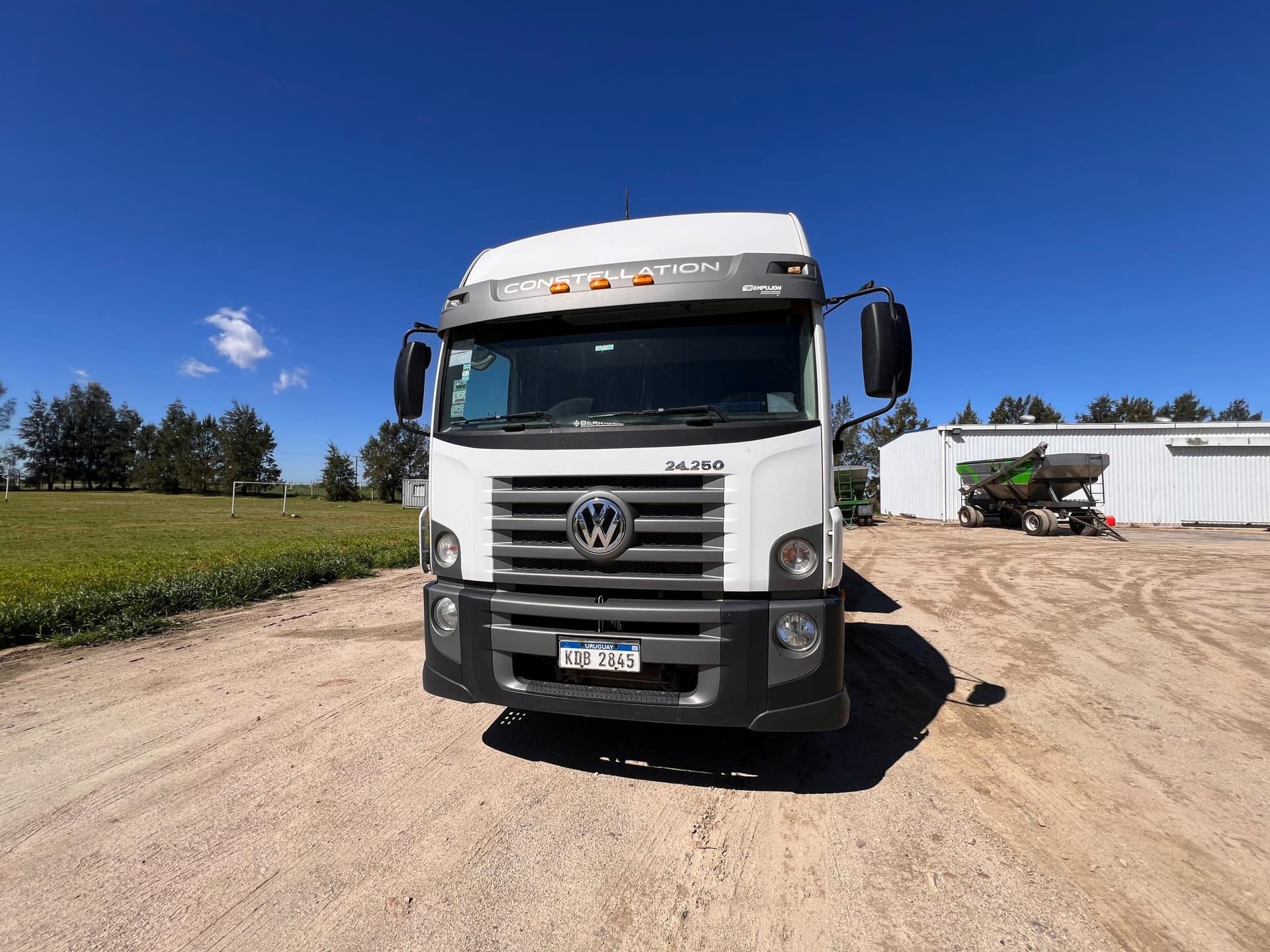 CAMIÓN  VOLKSWAGEN 24.250, Año 2023. DOM: KDB2845. Ubicación: PLANTA TARARIRAS