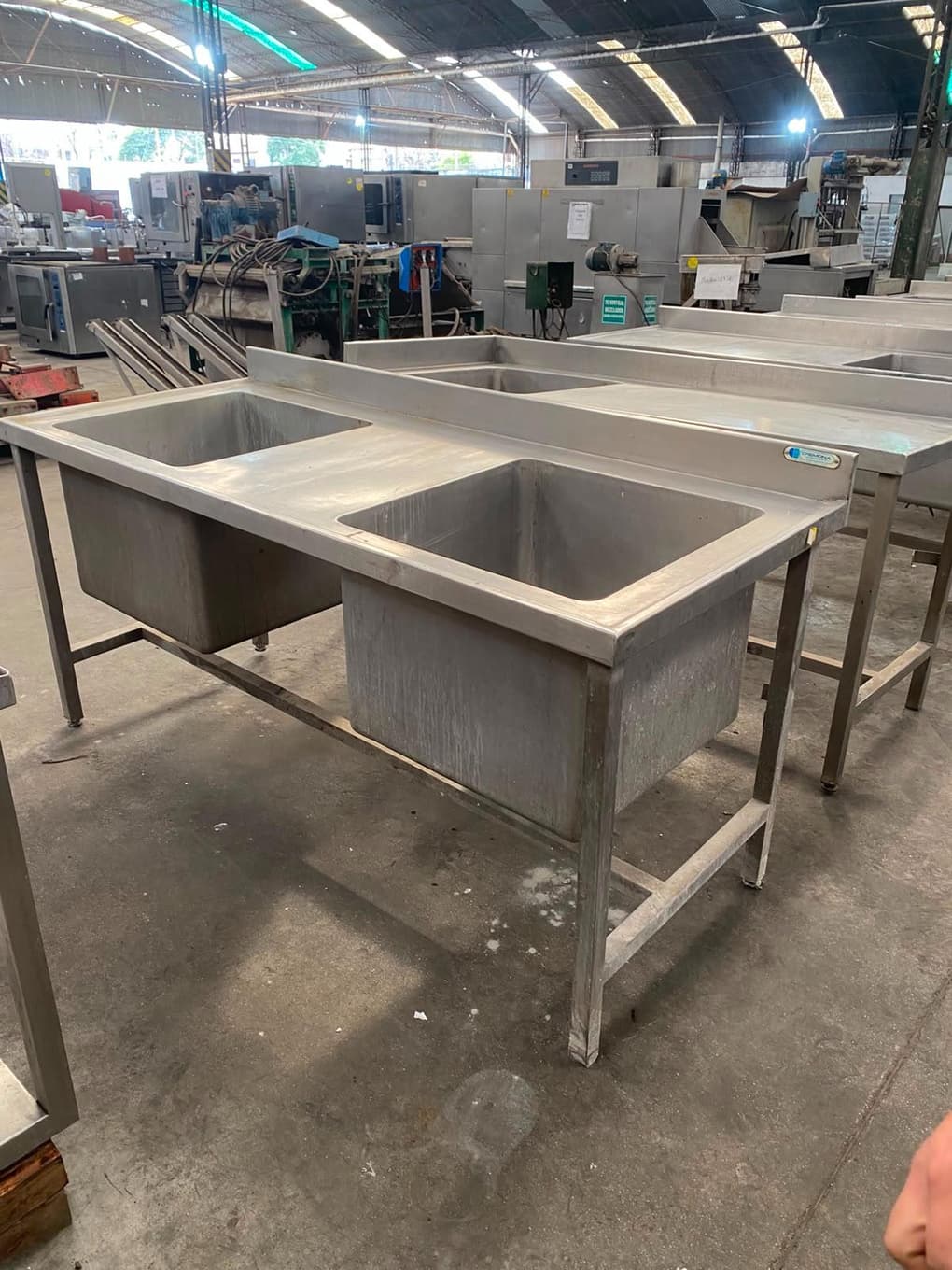 Mesa ac Inox con Bacha, Cantidad: 4 unidades, Condición: usado, con posibles faltantes. LOC: Ciudad Autónoma de Buenos Aires