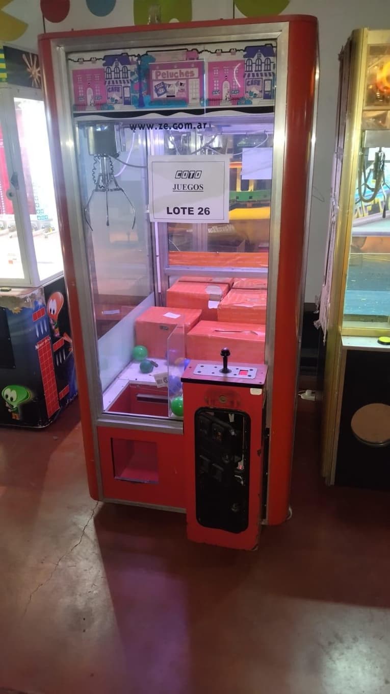 Maquina de premios/peluchera, Cantidad: 1 unidad, Condición: usado. LOC: Ciudad Autónoma de Buenos Aires