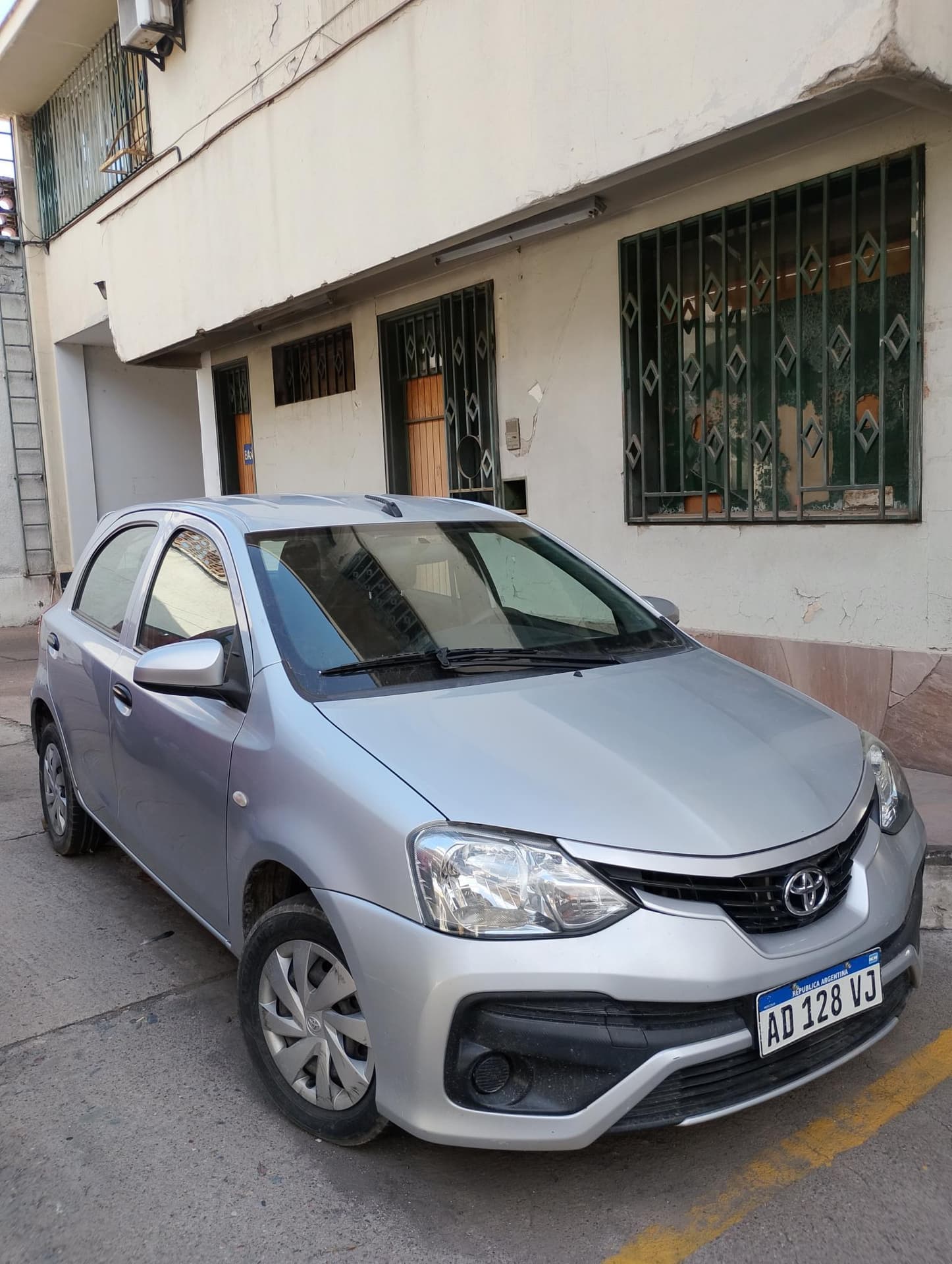 TOYOTA SEDAN 5 PUERTAS ETIOS X 1.5 6M/T, Año 2018. DOM: AD128VJ. Ubicación: Mendoza, provincia de Mendoza