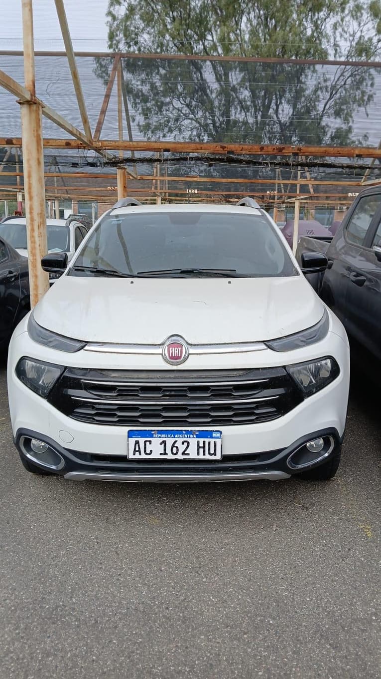 FIAT PICK-UP CABINA DOBLE TORO VOLCANO 2.0 16V 4X4, Año 2017. DOM: AC162HU. Ubicación: Córdoba, provincia de Córdoba