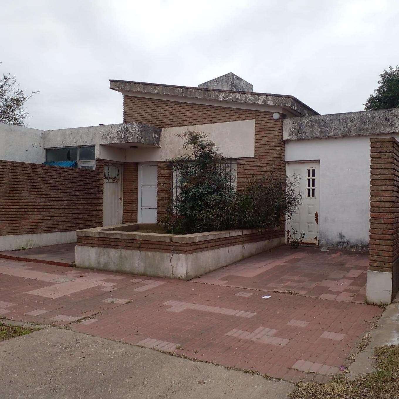 VIVIENDA con LOTE LINDERO - Clusellas, Santa Fe - Sup cubierta; 113 m2
