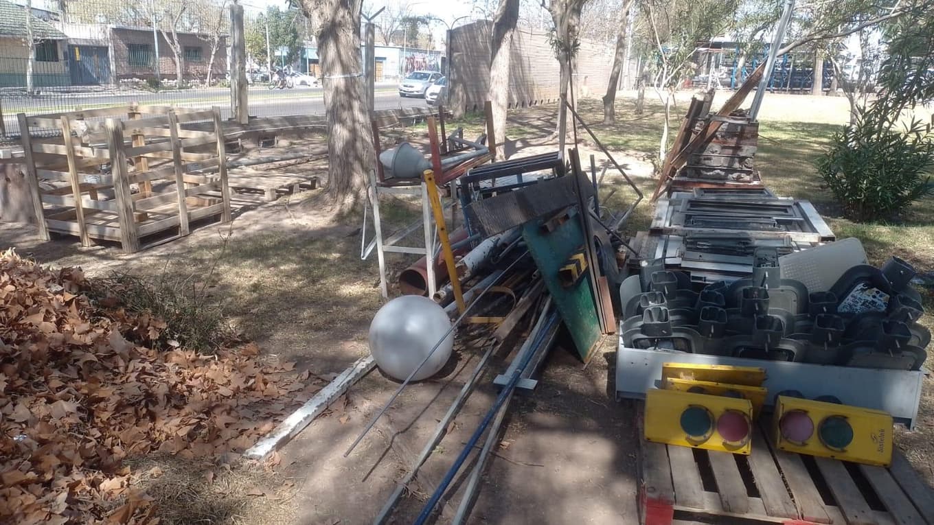 LOTE DE CHATARRA Cantidad: A barrer, Condición: Rezago. LOC: Godoy Cruz , provincia de Mendoza