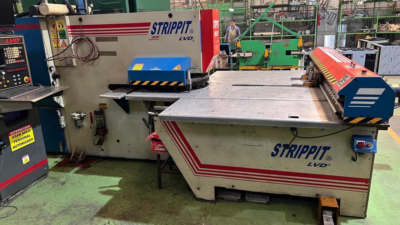 Punzonadora CNC  Strippit LVD  CAP-1000 NC / 1000-20T , Cantidad: 1 unidad, Condición: usado. LOC: Rosario, provincia de Santa Fe