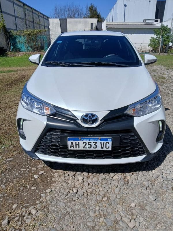 TOYOTA SEDAN 5 PUERTAS YARIS XS 1.5 CVT, Año 2025. DOM: AH253VC. Ubicación: San Miguel de Tucumán, provincia de Tucumán