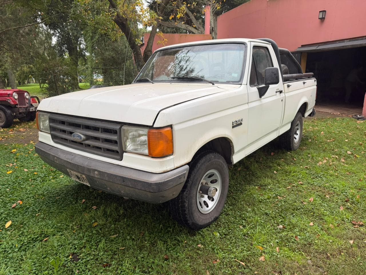 FORD PICK-UP F-100 4X4, Año 1994. DOM: SBD716. Ubicación: Salto, provincia de Buenos Aires