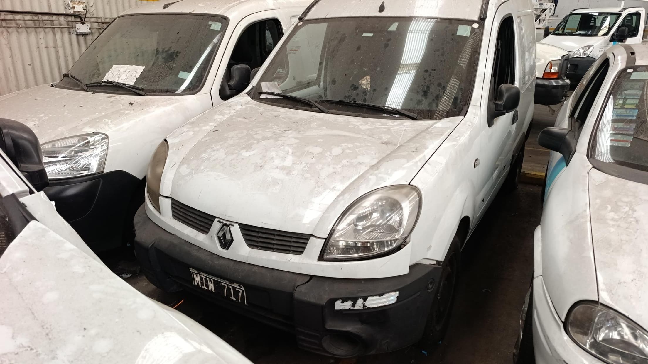RENAULT FURGON KANGOO CONFORT 1.6 CD AA DA SVT 1PL , Año 2013. DOM: MIW717. Ubicación: San Martín, provincia de Buenos Aires