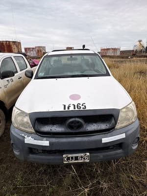 TOYOTA PICK-UP HILUX 4X4 CABINA SIMPLE DX 2.5 TD, Año 2011. DOM: KJJ626. Ubicación: Planta Cruz del Sur, Rio Grande, provincia de Tierra del Fuego