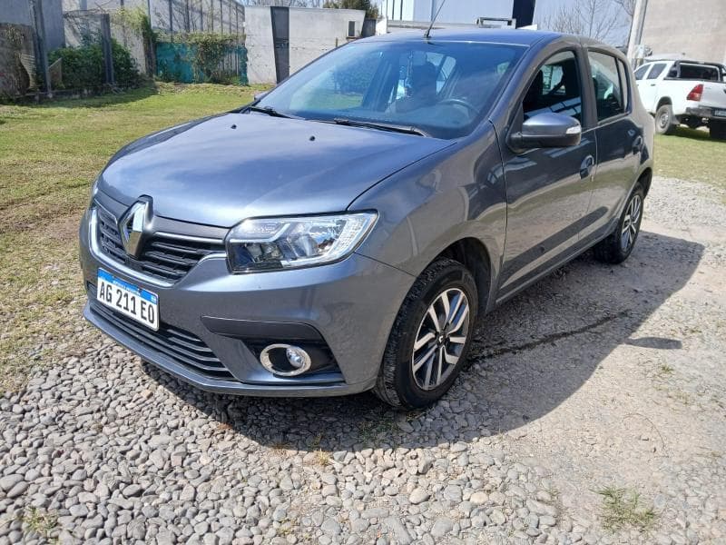 RENAULT SEDAN 5 PUERTAS SANDERO INTENS 1.6, Año 2023. DOM: AG211EO. Ubicación: San Miguel de Tucumán, provincia de Tucumán