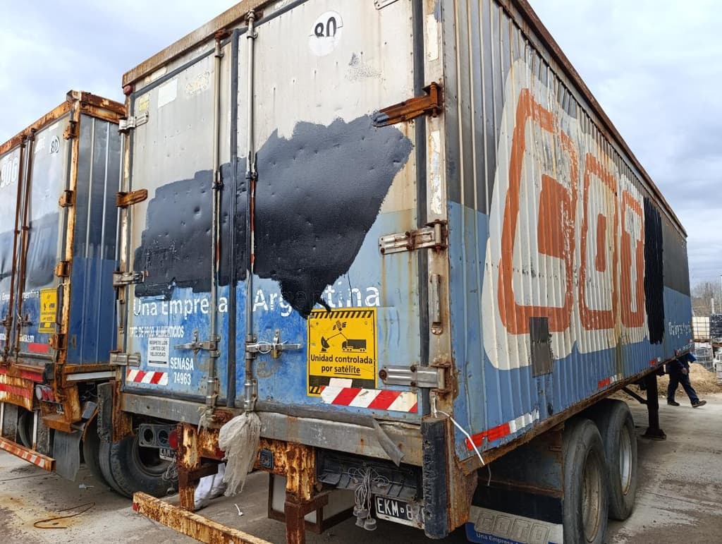 BONANO SEMIRREMOLQUE CARNICERÍA TÉRMICA SU-AÑO2004, Año 2004. DOM: EKM878. Ubicación: VIRREY DEL PINO, provincia de Buenos Aires