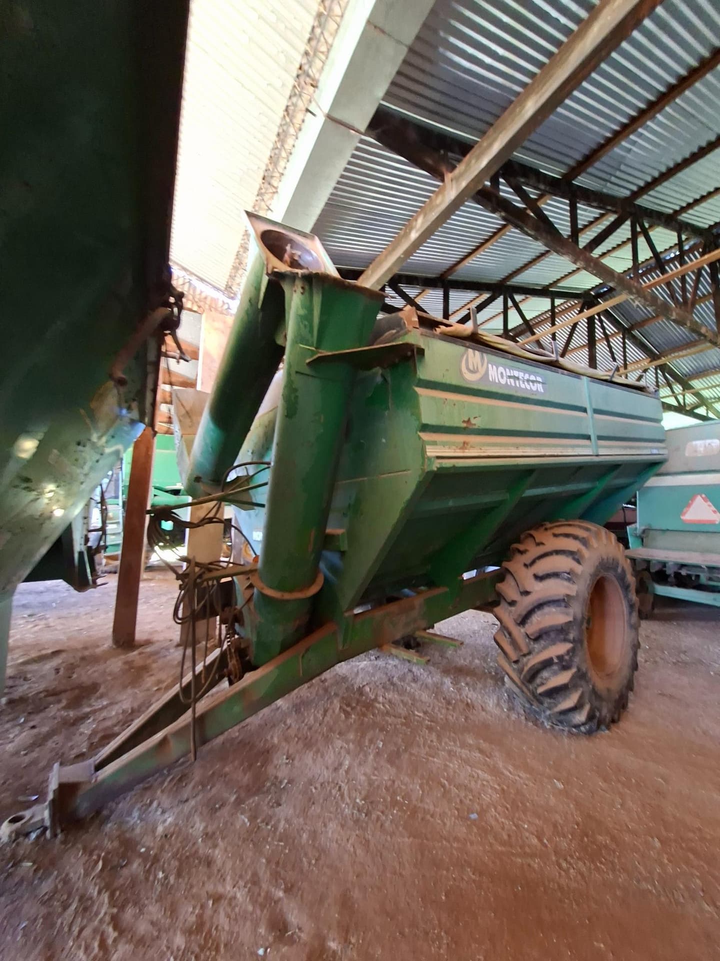 TOLVA MONTECOR, Cantidad: 1 unidad, Condición: usado, con posibles faltantes. LOC: Estancia San Jose, Departamento San Juan Bautista, Misiones, Paraguay.
