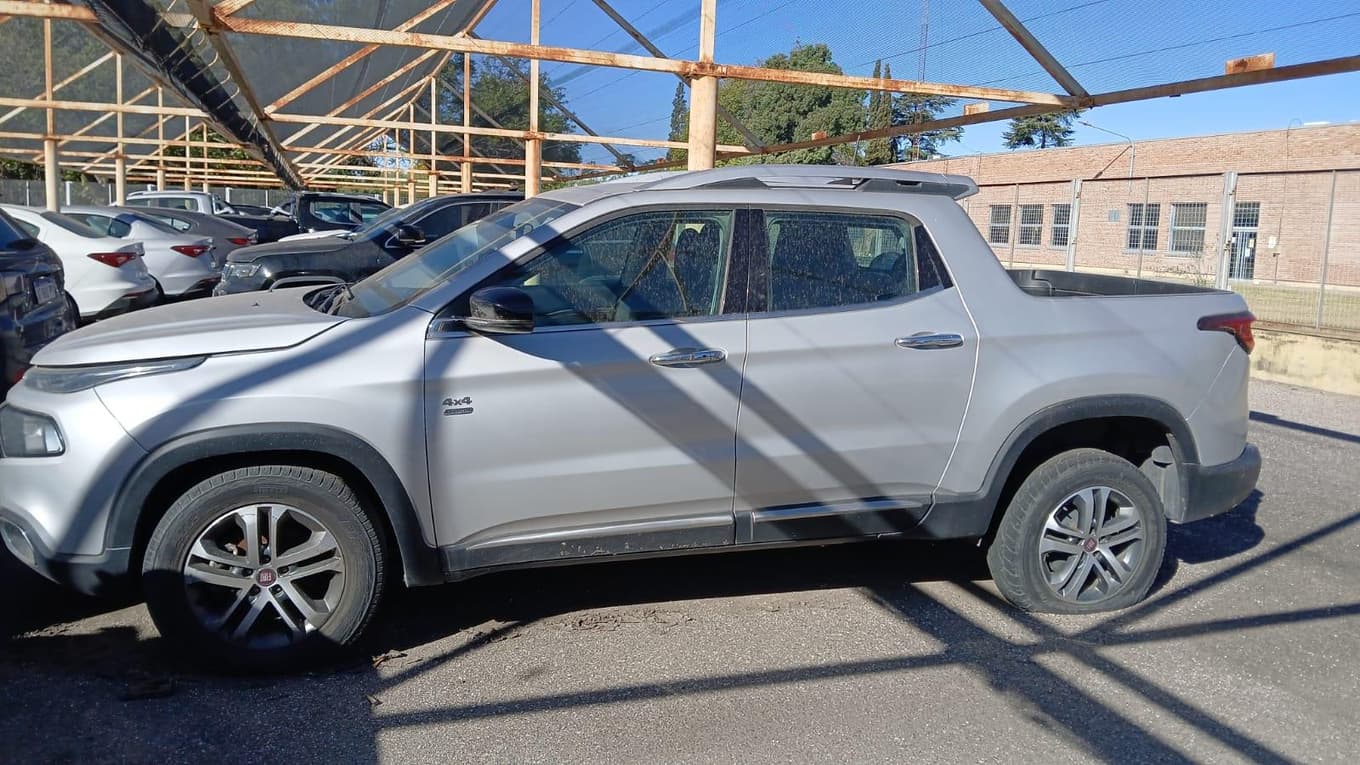 FIAT PICK-UP CABINA DOBLE TORO VOLCANO 2.0 16V 4X4, Año 2017. DOM: AC162IS. Ubicación: Córdoba, provincia de Córdoba