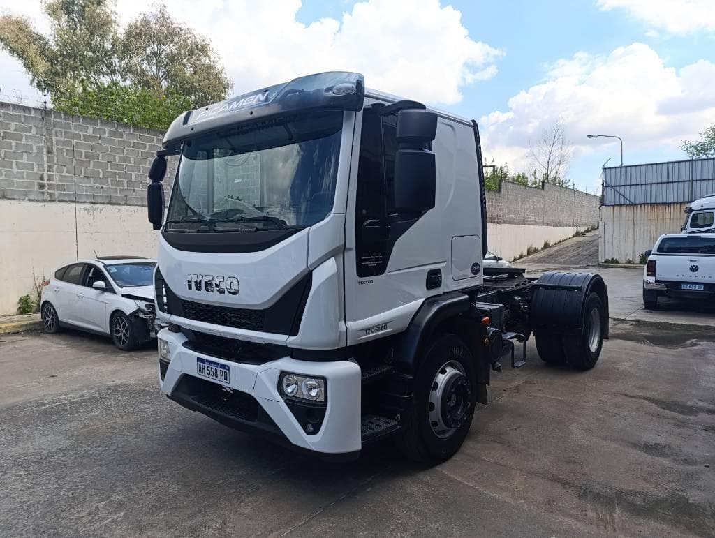 IVECO TRACTOR C/ CABINA DORMITORIO 170E28TLM21, Año 2025. DOM: AH558PD. Ubicación: Playa San Fernando, provincia de Buenos Aires