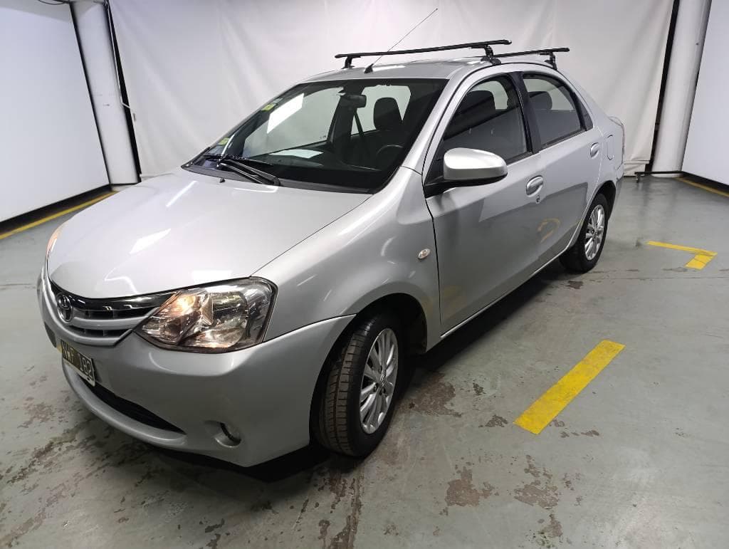 TOYOTA SEDAN 4 PUERTAS  ETIOS  XLS 1.5 M/T, Año 2014. DOM: NWF182. Ubicación: San Fernando, provincia de Buenos Aires
