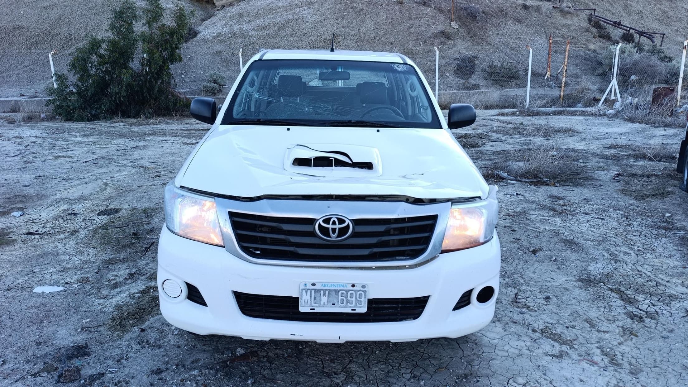 TOYOTA PICK-UP HILUX 4X4 CABINA DOBLE DX PACK 2.5 TDI, Año 2013. DOM: MLW699. Ubicación: Comodo Rivadavia, provincia de Chubut