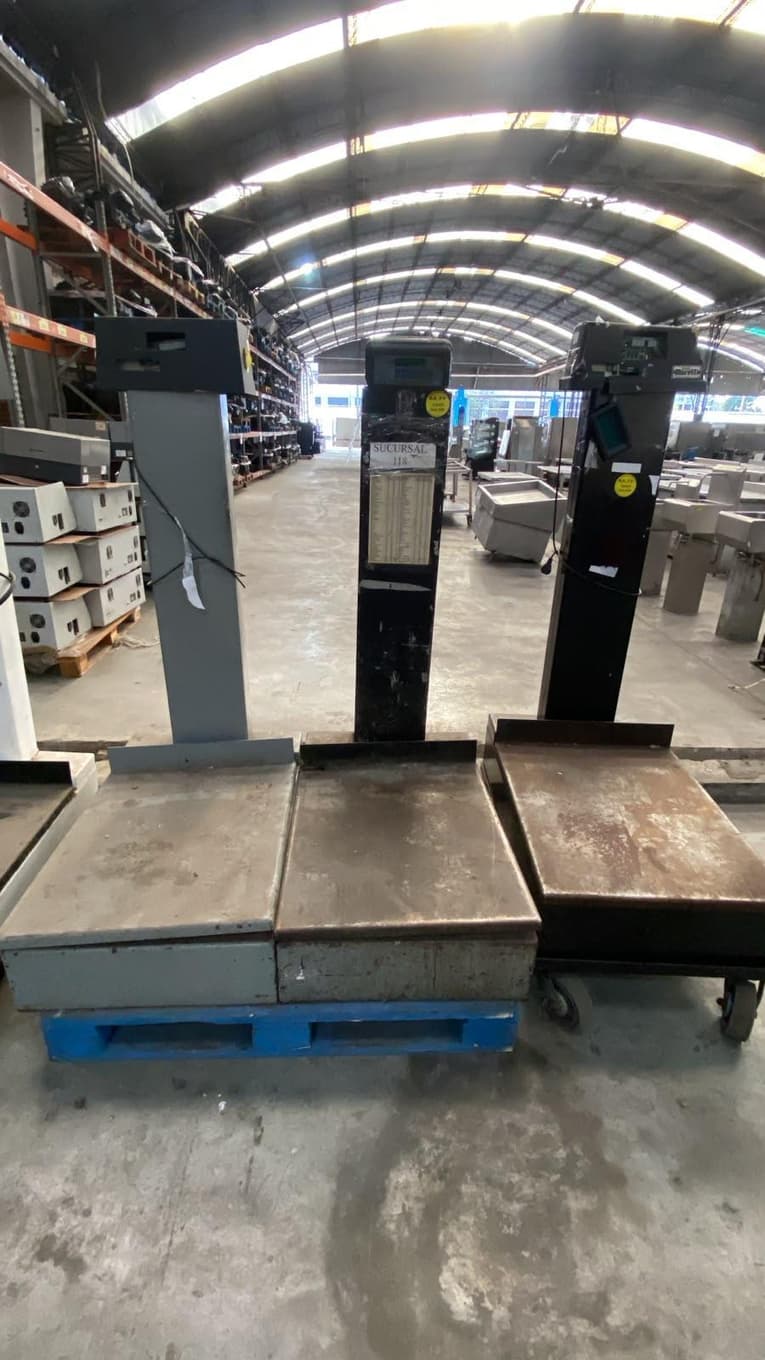 Balanza Electronica de pie PMT 300, Cantidad: 3 unidades, Condición: usado, con posibles faltantes. LOC: Ciudad Autónoma de Buenos Aires