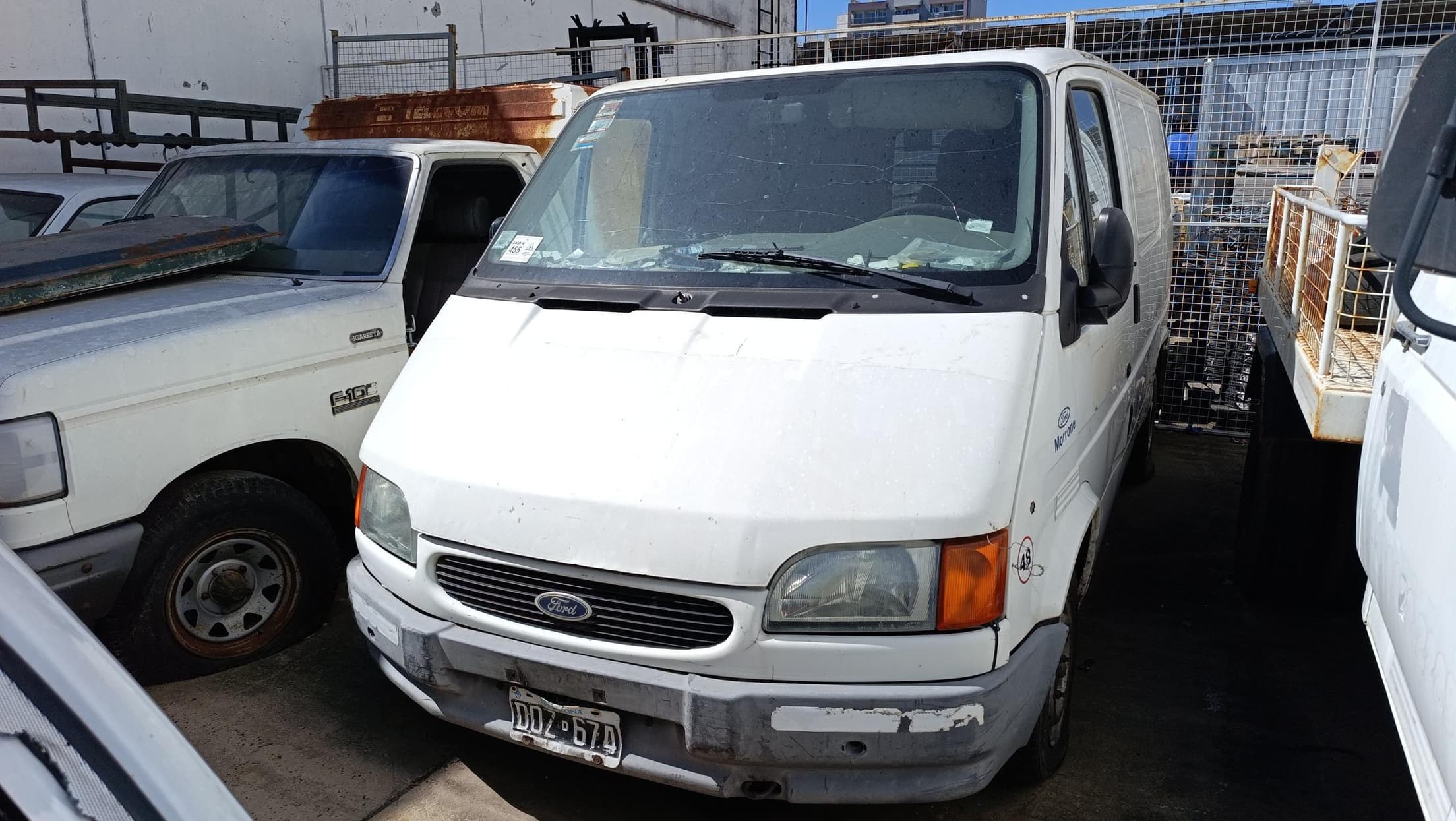 FORD FURGON TRANSIT 120-S, Año 2000. DOM: DOZ674. Ubicación: Rosario, provincia de Santa Fe