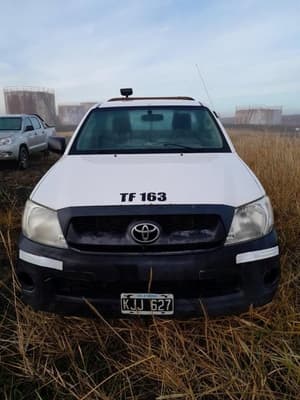 TOYOTA PICK-UP HILUX 4X4 CABINA SIMPLE DX 2.5 TD, Año 2011. DOM: KJJ627. Ubicación: Planta Cruz del Sur, Rio Grande, provincia de Tierra del Fuego