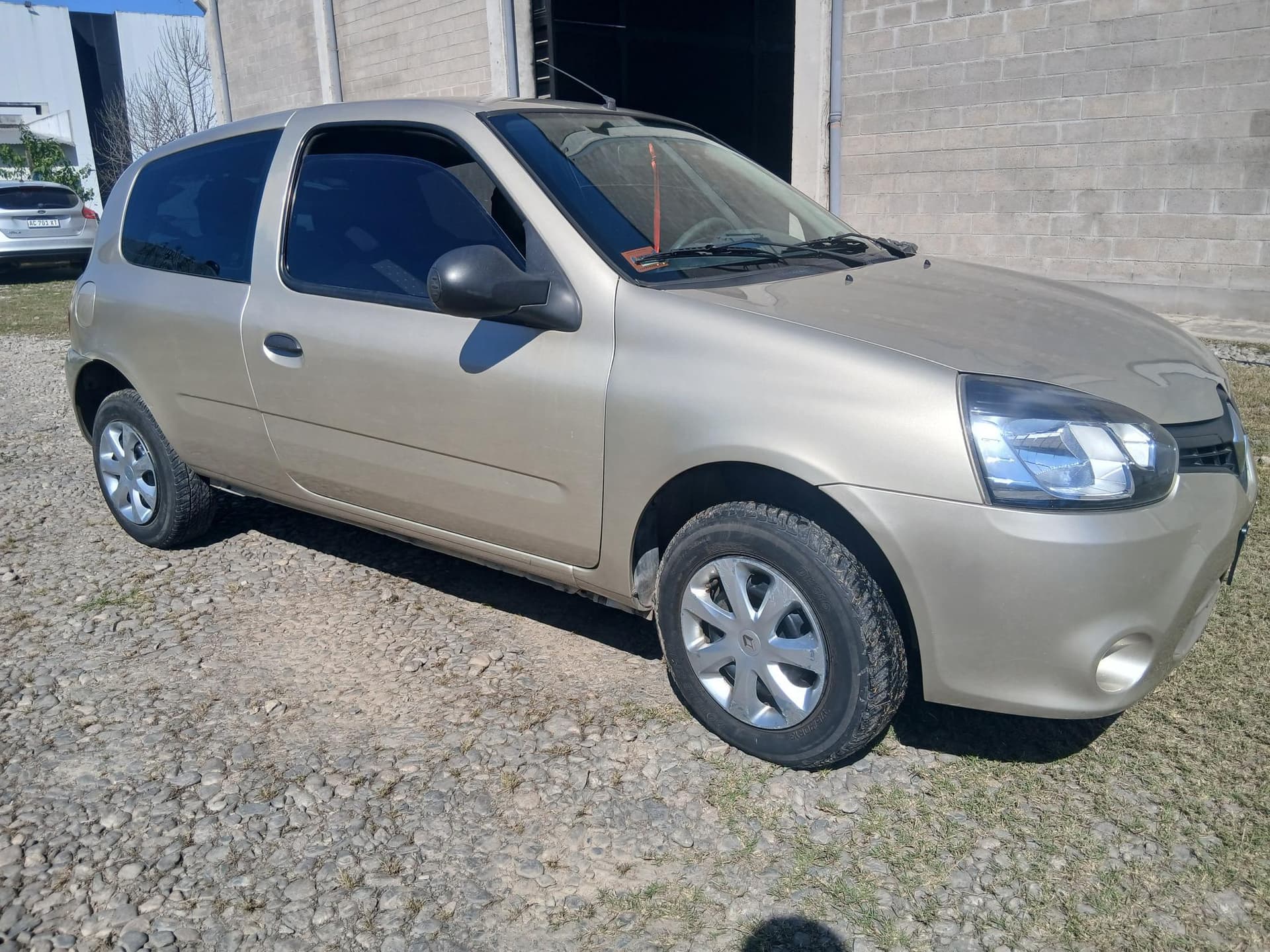 RENAULT SEDAN 3 PUERTAS CLIO MIO 3P PACK LOOK, Año 2013. DOM: NGG039. Ubicación: San Miguel de Tucumán, provincia de Tucumán