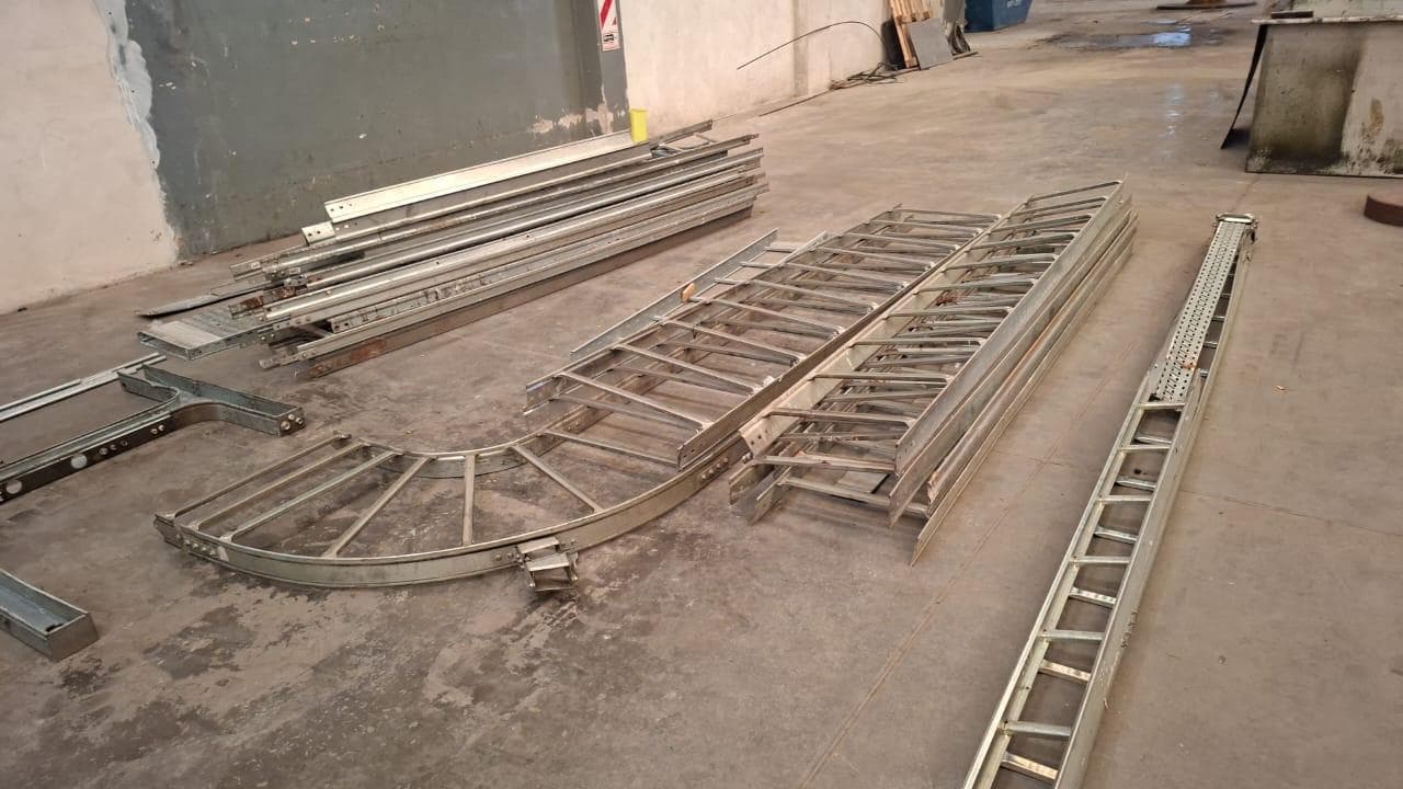 BANDEJAS PORTA CABLE, Cantidad: 30 unidades, Condición: usado. LOC: AVELLANEDA, provincia de Buenos Aires