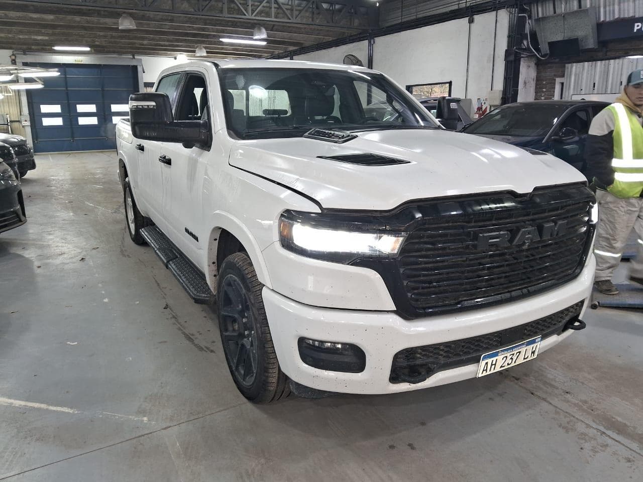 RAM PICK-UP CABINA DOBLE RAM 1500 LARAMIE 3.0L SO AT8 4X4, Año 2025. DOM: AH237LW. Ubicación: El Palomar, provincia de Buenos Aires