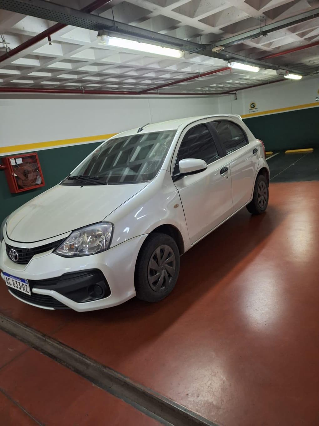 TOYOTA SEDAN 5 PUERTAS ETIOS X 1.5 6M/T, Año 2018. DOM: AC833RZ. Ubicación: Chacabuco, provincia de Córdoba
