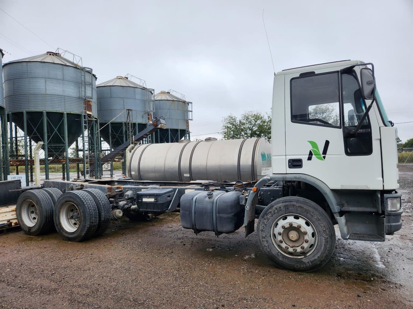 IVECO CHASIS C/CABINA 170E22, Año 2012. DOM: LMT289. Ubicación: O'Higgins, provincia de Buenos Aires