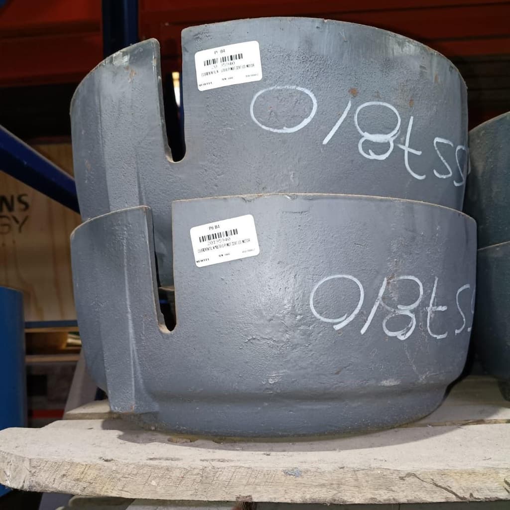ACCESORIOS DE REACTORES Y TORRES DE DESTILACIÓN, Cantidad: 856 unidades + 0,15 M3, Condición: varios. LOC: Petroquímica, La Plata, provincia de Buenos Aires