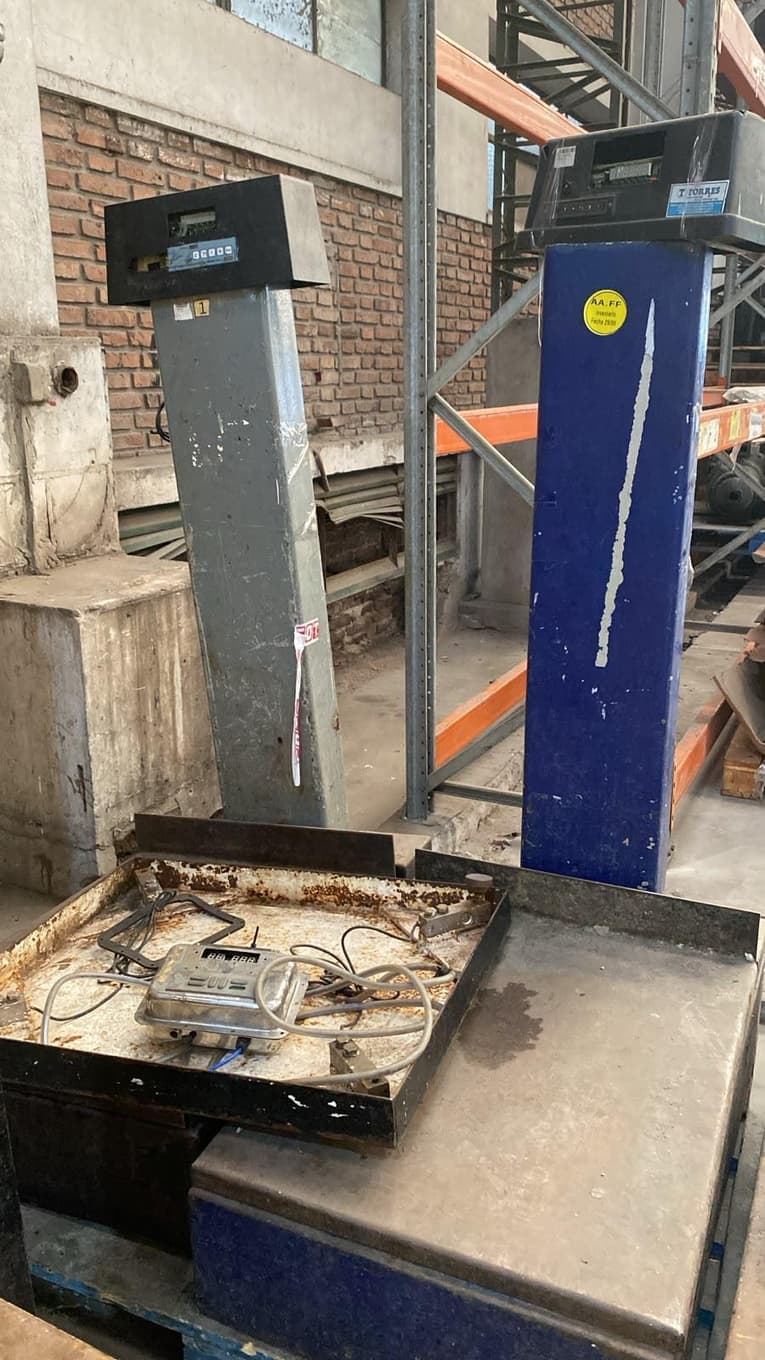 Balanza Electronica de pie, Cantidad: 3 unidades, Condición: usado, con posibles faltantes. LOC: Ciudad Autónoma de Buenos Aires