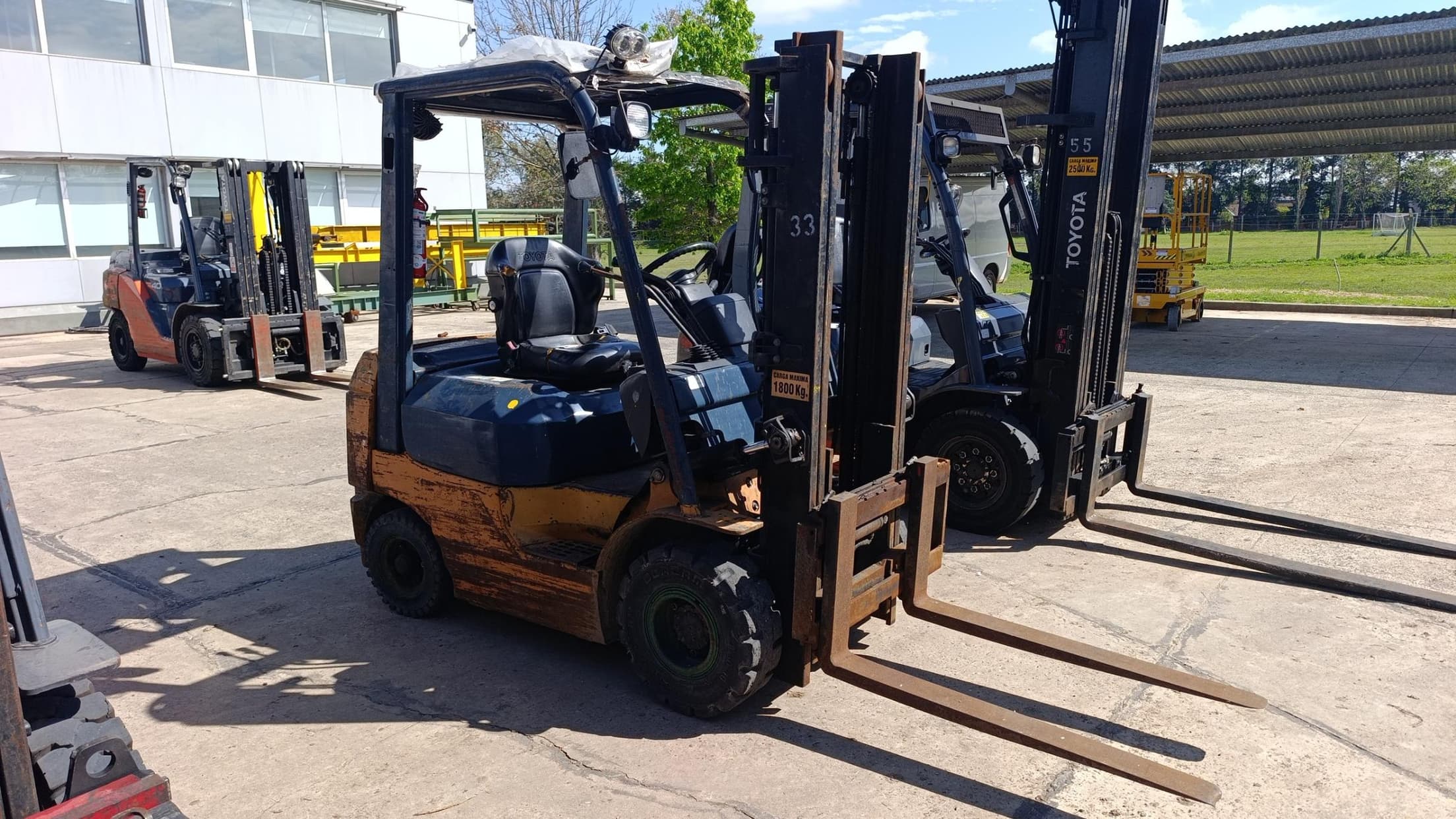 AUTOELEVADOR TOYOTA 7FD18, Año: 2006, Cantidad: 1 unidad, Condición: usado. LOC: SAN FERNANDO, provincia de Buenos Aires