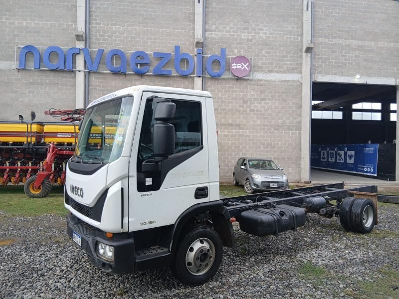 IVECO CHASIS CON CABINA 90190, Año 2024. DOM: AH032NI. Ubicación: San Miguel de Tucumán, provincia de Tucumán