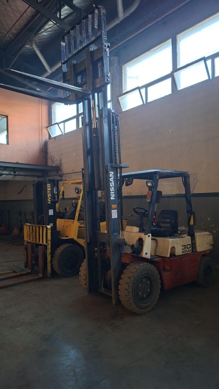 AUTOELEVADOR Nissan, Cantidad: 1 unidad, Condición: usado, con posibles faltantes. LOC: AVELLANEDA, provincia de Buenos Aires