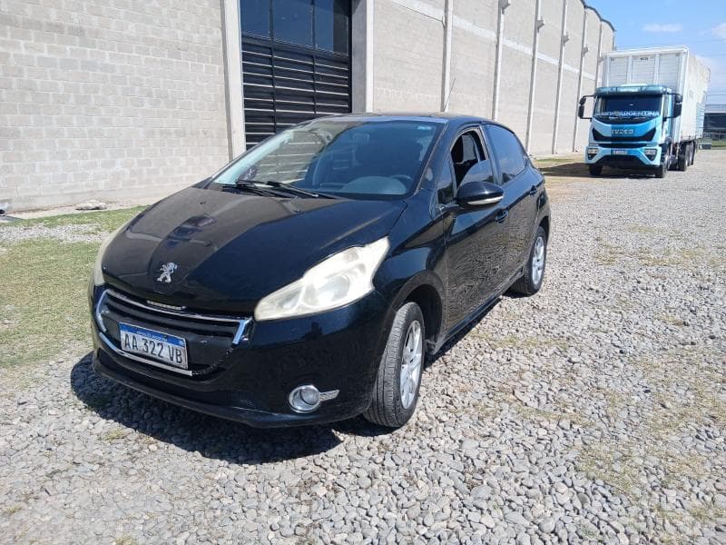 PEUGEOT SEDAN 5 PUERTAS 208 ALLURE 1.6N TOUCHSCREEN, Año 2016. DOM: AA322VB. Ubicación: San Miguel de Tucumán, provincia de Tucumán