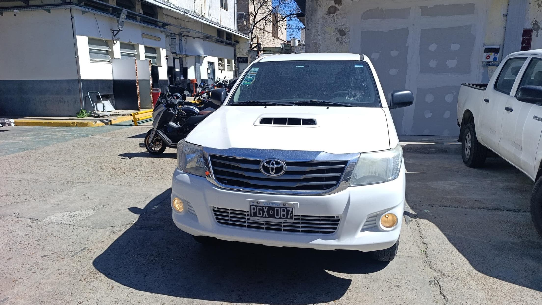 TOYOTA PICK-UP HILUX 4X2 CD DX PACK ELECTRICO 2.5 TDI , Año 2015. DOM: PGX087. Ubicación: Ciudad Autónoma de Buenos Aires