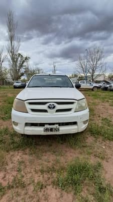 TOYOTA PICK-UP HILUX 4X2 CABINA DOBLE DX 2.5 TD, Año 2007. DOM: GJI826. Ubicación: Loma La Lata, provincia de Neuquén