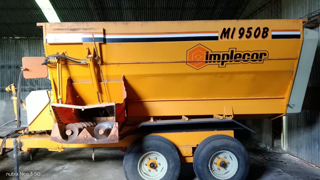 Mixer Implecor 950 B, Cantidad: 1 unidad, Condición: usado. LOC: Necochea, provincia de Buenos Aires