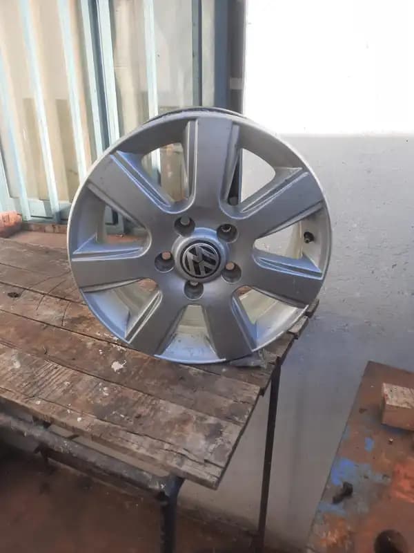 LLANTA RODADO 16 DE CAMIONETA AMAROK