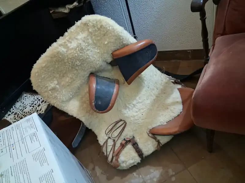 MONTURA (SILLA DE MONTAR DE LADO) ESPAÑOLA