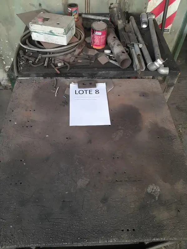 LOTE 8 DOS BANCOS DE TRABAJO DE METAL